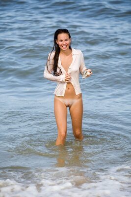 Bild markiert mit: Skinny, American, Aria A, Beach, Brunette, Kevin Roberts, Legs, MET Art, Smiling, Vita, Cute, Pussy, Small Tits, Tummy
