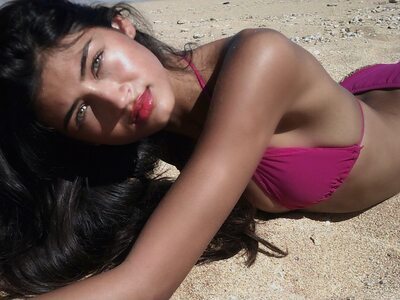 Bild markiert mit: Skinny, American, Beach, Bikini, Brunette, Eyes, Meeya Dugied, Sexy Wallpaper, Cute, Face
