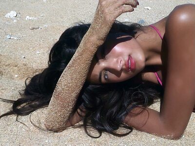 Bild markiert mit: Skinny, American, Beach, Bikini, Brunette, Eyes, Meeya Dugied, Sexy Wallpaper, Cute