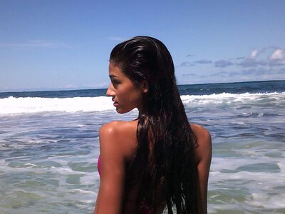 Bild markiert mit: Skinny, American, Beach, Bikini, Brunette, Meeya Dugied, Sexy Wallpaper, Cute