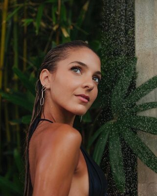 Bild markiert mit: Skinny, American, Bikini, Brunette, Eyes, Lexi Rivera, Shower, Face