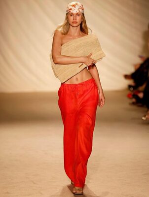 Bild markiert mit: Skinny, American, Blonde, Scarlett Leithold, Cute, Tummy