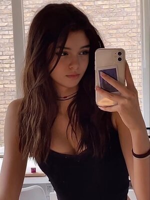 Picture tagged with: Skinny, American, Brunette, Emily - emilyycutiexo, Eyes, Selfie, Cute