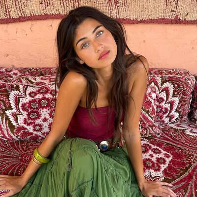 Bild markiert mit: Skinny, American, Brunette, Eyes, Meeya Dugied, Cute
