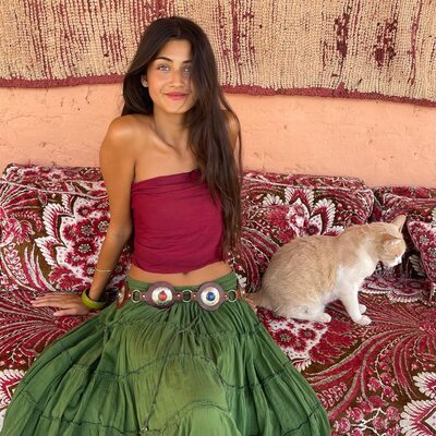 Bild markiert mit: Skinny, American, Brunette, Eyes, Meeya Dugied, Smiling, Cute