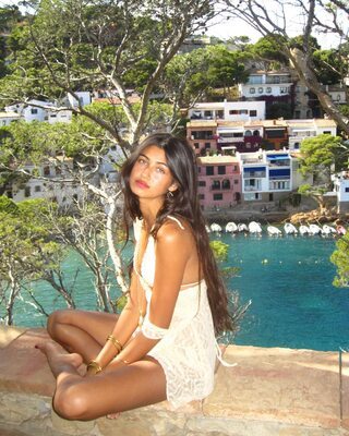 Bild markiert mit: Skinny, American, Brunette, Meeya Dugied, Cute