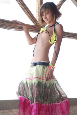 Bild markiert mit: Skinny, Amour Angels, Bikini, Erene - Vera B - Katya, Eyes, Kazantip, Redhead, Russian, Skokov, Cute, Flat chested, Small Tits