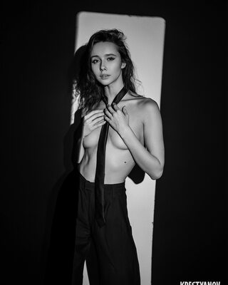Bild markiert mit: Skinny, Anastasia Grinenko, Black and White, Brunette, Evgeniy Krestyanov, Eyes, Russian, Art, Cute, Small Tits