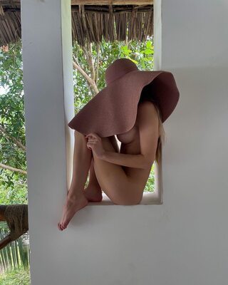 Bild markiert mit: Skinny, Angelie Dolly - Angelica Elishes - Анжелика Элишес, Blonde, Feet, Hat, Legs, Russian