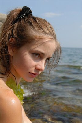 Bild markiert mit: Skinny, Anya, MPL Studios, Redhead, Sea Maiden, Cute, Face, Nature, Russian, Small Tits