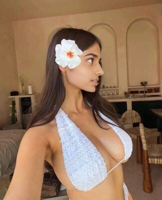 Bild markiert mit: Skinny, Arya - fancifularya, Bikini, Brunette, Busty, Eyes, Indian, Selfie, Cute