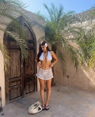 Bild markiert mit: Skinny, Arya - fancifularya, Bikini, Brunette, Busty, Feet, Indian, Legs, Cute, Tummy