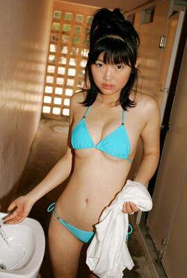 Bild markiert mit: Skinny, Asian, Bikini, Shy, Tummy