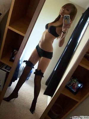 Bild markiert mit: Skinny, Asian, Legs, Lingerie, Selfie, Tummy