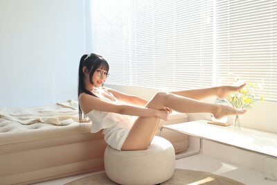 Bild markiert mit: Skinny, Asian, Shiren Weng, Chinese, Cute, Feet, Legs, Sexy Wallpaper