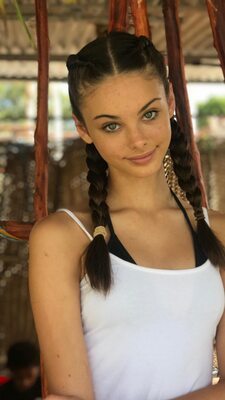 Bild markiert mit: Skinny, Australian, Brunette, Eyes, Meika Woollard, Braid, Cute, Safe for work