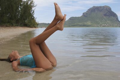 Bild markiert mit: Skinny, Beach Baby, Blonde, Katya Clover - Mango A, X-Art, Beach, Feet, Legs, Nature, Russian, Sexy Wallpaper