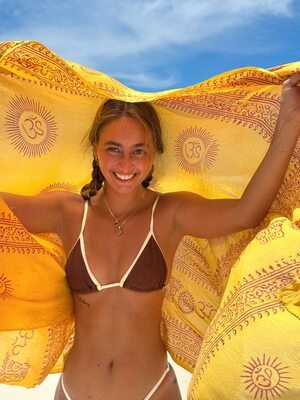 Bild markiert mit: Skinny, Beach, Bikini, Blonde, Eyes, Paula Díez, Smiling, Cute, Tattoo, Tummy