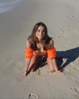 Bild markiert mit: Skinny, Beach, Bikini, Brunette, Fit, Ice Lolly Lauren - Lauren Lee - lauren111, Cute