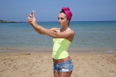 Bild markiert mit: Skinny, Beach, Brunette, Czech, Greece, Sapphira A, Selfie, Sexy Wallpaper, Watch4Beauty