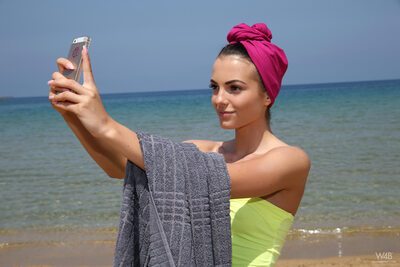 Bild markiert mit: Skinny, Beach, Brunette, Czech, Greece, Sapphira A, Selfie, Sexy Wallpaper, Watch4Beauty
