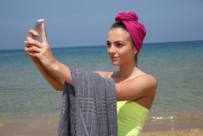 Bild markiert mit: Skinny, Beach, Brunette, Eyes, Greece, Sapphira A, Selfie, Sexy Wallpaper, Slovakian, Smiling, Watch4Beauty, Cute