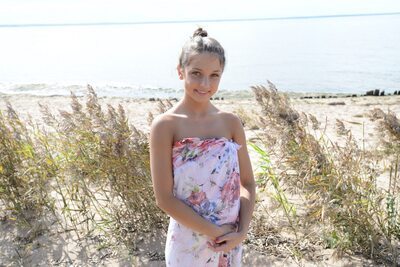 Bild markiert mit: Skinny, Beach, Brunette, Foxy Di - Nensi B - Medina U, MET Art, Mikhail Paramonov - Paromov, Russian, Senari, Sexy Wallpaper, Smiling, Cute, Safe for work