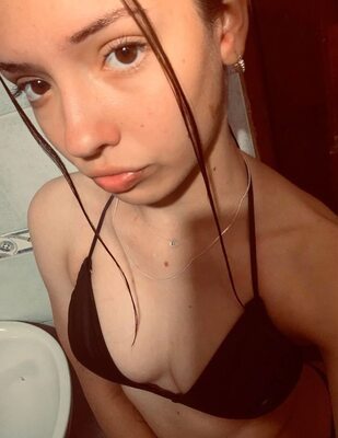 Bild markiert mit: Skinny, Bikini, Brunette, Eyes, What is her name, Cute