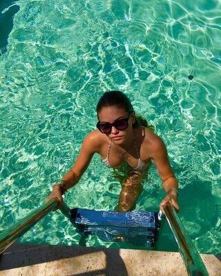 Bild markiert mit: Skinny, Bikini, Brunette, French, Thylane Blondeau, Celebrity - Star, Cute, Pool