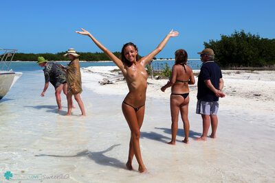 Bild markiert mit: Skinny, Bikini Life Trip to Iguana Island, Blonde, Katya Clover - Mango A, katya-clover.com, Beach, Bikini, Cute, Legs, Russian, Sexy Wallpaper, Small Tits, Smiling, Tanned
