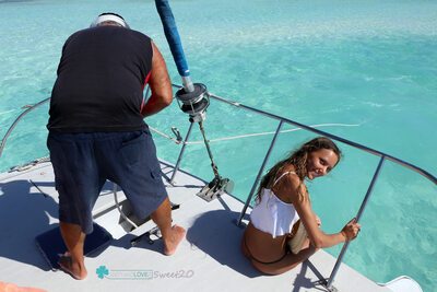 Bild markiert mit: Skinny, Bikini Life Trip to Iguana Island, Blonde, Katya Clover - Mango A, katya-clover.com, Bikini, Boat, Cute, Russian, Sexy Wallpaper, Small Tits, Smiling