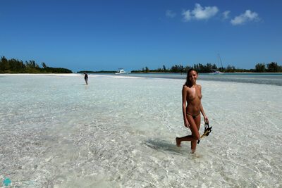 Bild markiert mit: Skinny, Bikini Life Trip to Iguana Island, Blonde, Katya Clover - Mango A, katya-clover.com, Bikini, Cute, Legs, Monokini, Nature, Russian, Sexy Wallpaper, Small Tits, Smiling, Tanned