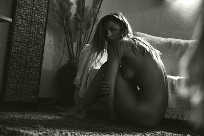 Bild markiert mit: Skinny, Black and White, Brunette, Jörg Billwitz, Marisa Papen, Port de Sant Miquel, Art, Belgian, Cute, Eyes, Feet, Legs, Sexy Wallpaper, Shy, Small Tits