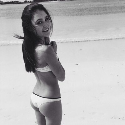 Bild markiert mit: Skinny, Beach, Bikini, Black and White, Brunette, Canadian, Eyes, Smiling, Sophi Knight, Ass - Butt, Cute