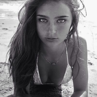 Bild markiert mit: Skinny, Bikini, Black and White, Brunette, Canadian, Eyes, Sophi Knight, Cute