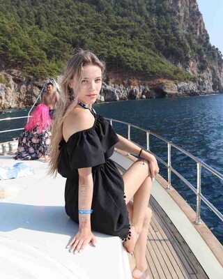 Bild markiert mit: Skinny, Blonde, Boat, Eyes, Feet, Legs, Viktoriya Dorofeeva - Rare Tori - Red Royz, Cute