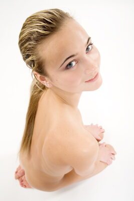 Bild markiert mit: Skinny, Blonde, Carol A, MET Art, Presenting Carol, Cute, Eyes, Face, Small Tits, Smiling, Ukrainian