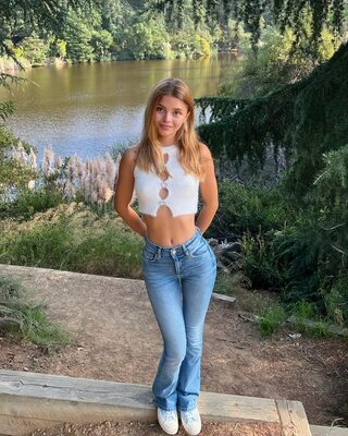 Bild markiert mit: Skinny, Blonde, Darya Komarova, Cute, Nature, Smiling, Tummy, Ukrainian