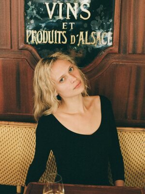 Bild markiert mit: Skinny, American, Blonde, Delilah Summer Parillo, Eyes, Wine, Cute, Safe for work