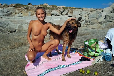 Bild markiert mit: Skinny, Blonde, Dog, Feet, Greetings From Holiday, Katya Clover - Mango A, Legs, Nature, Russian, Sexy Wallpaper, Smiling, Watch4Beauty, Cute, Pussy, Small Tits, Tanned, Tummy