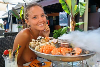 Bild markiert mit: Skinny, Blonde, Eyes, Greetings From Holiday, Katya Clover - Mango A, Russian, Sexy Wallpaper, Smiling, Watch4Beauty, Cute, Small Tits