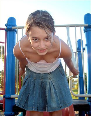 Bild markiert mit: Skinny, Blonde, Eyes, What is her name, Cute, Small Tits