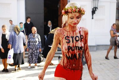 Bild markiert mit: Skinny, Blonde, Femen, Small Tits, Ukrainian