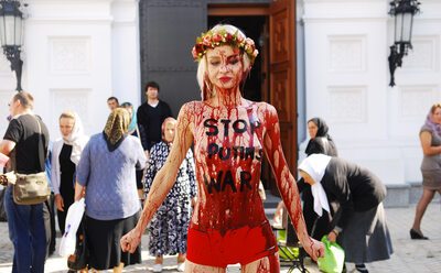 Bild markiert mit: Skinny, Blonde, Femen, Small Tits, Ukrainian