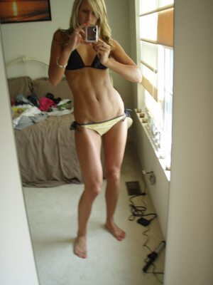 Bild markiert mit: Skinny, Blonde, Fit, Legs, Mirror, Selfie, Tummy