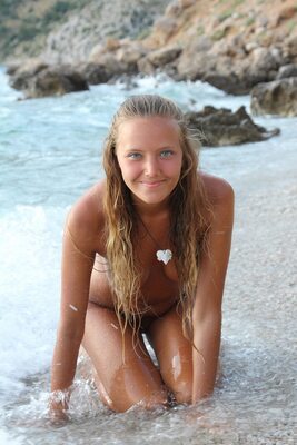 Bild markiert mit: Skinny, Blonde, Katya Clover - Mango A, The Naturist, X-Art, Beach, Cute, Eyes, Russian, Smiling, Tanned