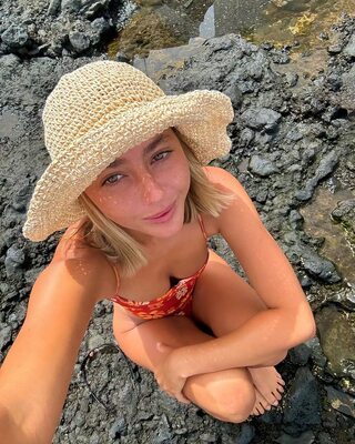 Bild markiert mit: Skinny, Blonde, Paula Díez, Cute, Hat, Selfie