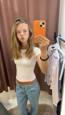 Bild markiert mit: Skinny, Blonde, Selfie, What is her name, Cute
