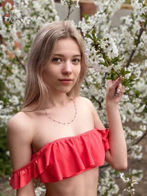 Bild markiert mit: Skinny, Blonde, Viktoriya Dorofeeva - Rare Tori - Red Royz, Cute, Eyes, Nature