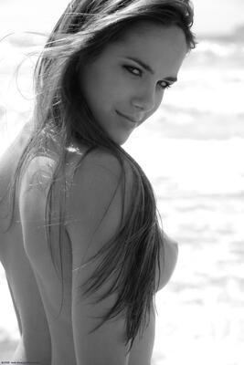 Bild markiert mit: Skinny, Brazilian, Brunette, Roberta Murgo, Boobs, Cute